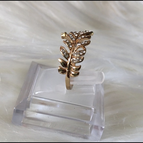 Leaf Rhinestone Wraparound Gold Tone Ring - Picture 5 of 6